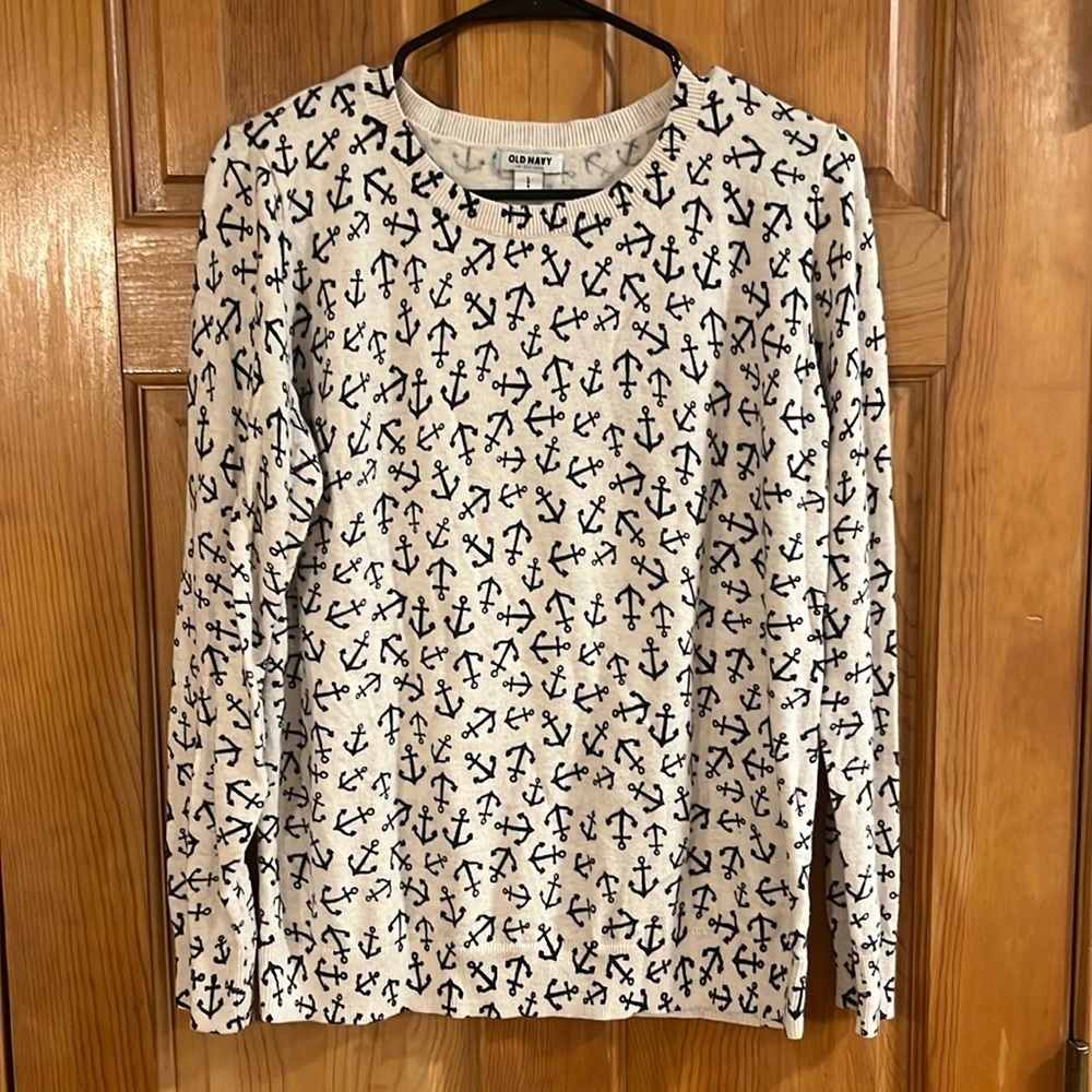 Old navy women’s  crew neck pull over sweater size large.